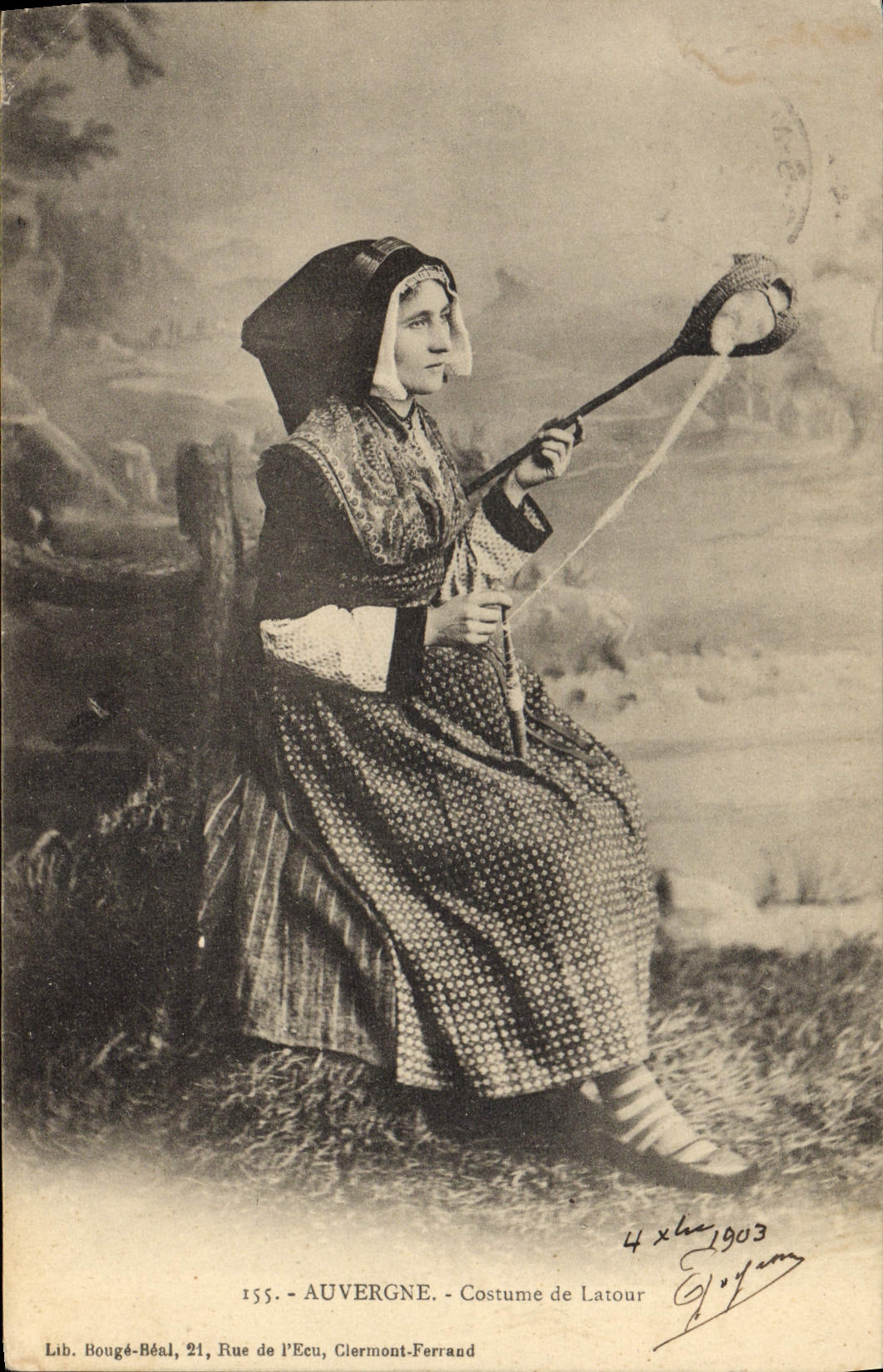 CPA Folklore Auvergne Costume de Latour