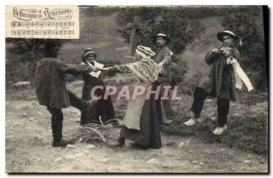 CPA Folklore Auvergne La bourree