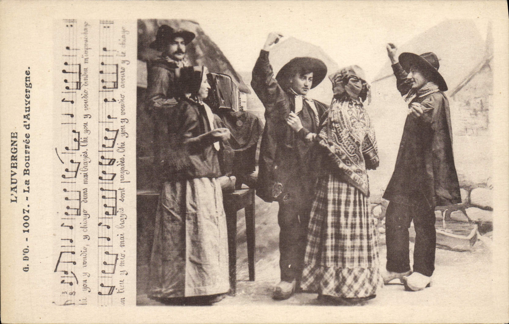 CPA Folklore Bourree d'Auvergne