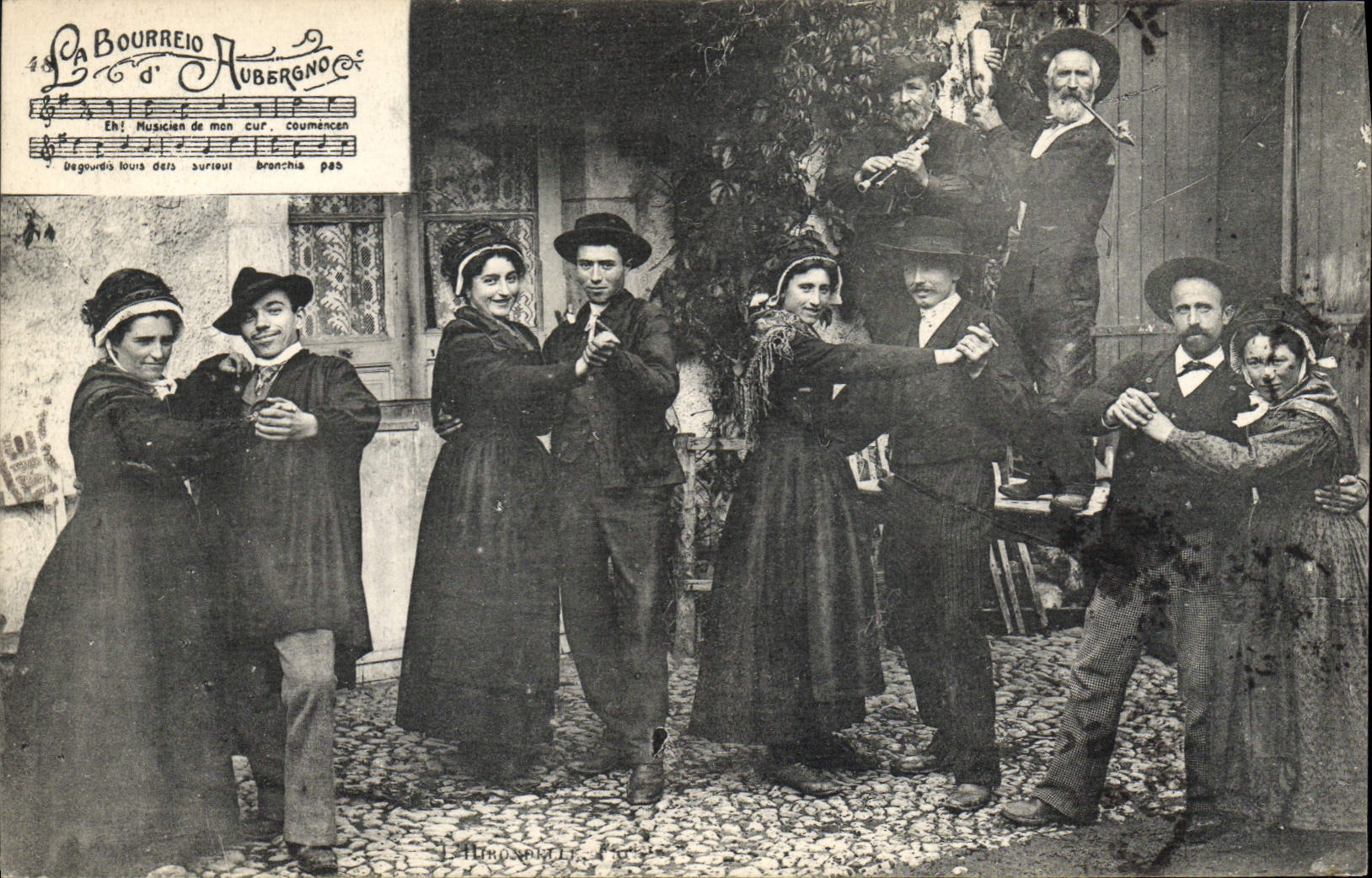 CPA Folklore Bourree d'Auvergne