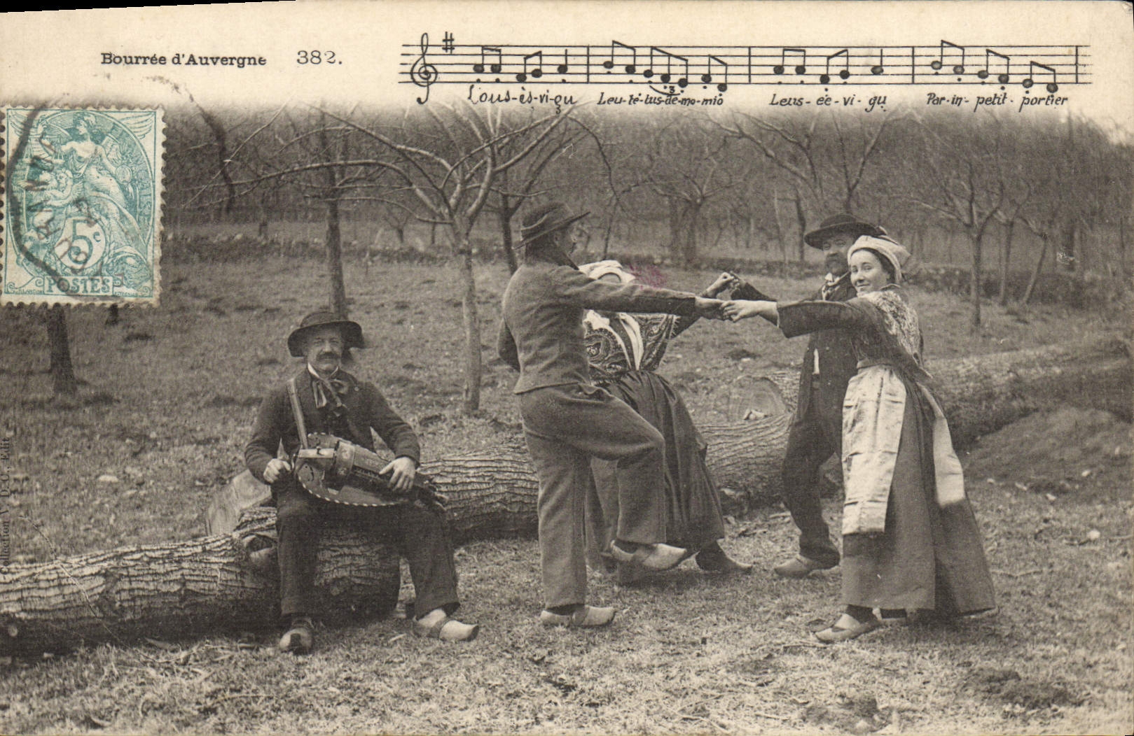 CPA Folklore Bourree d'Auvergne