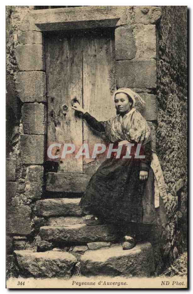 CPA Folklore Paysanne d'Auvergne