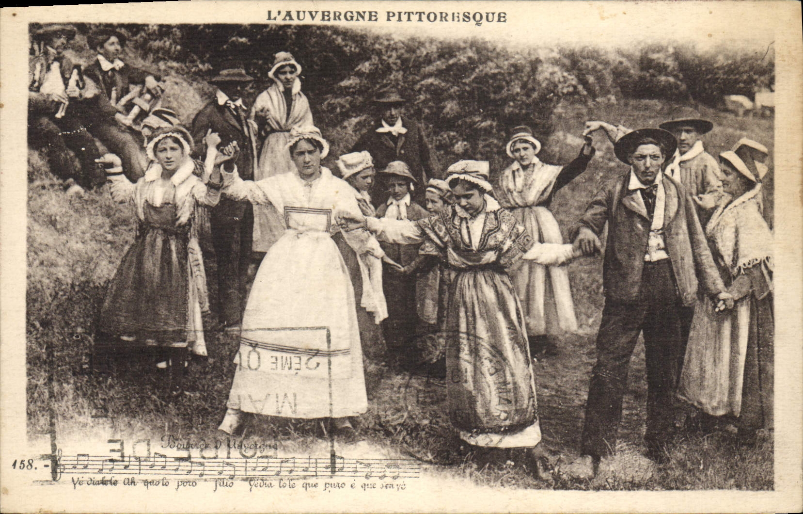 CPA Folklore La bourree d'Auvergne