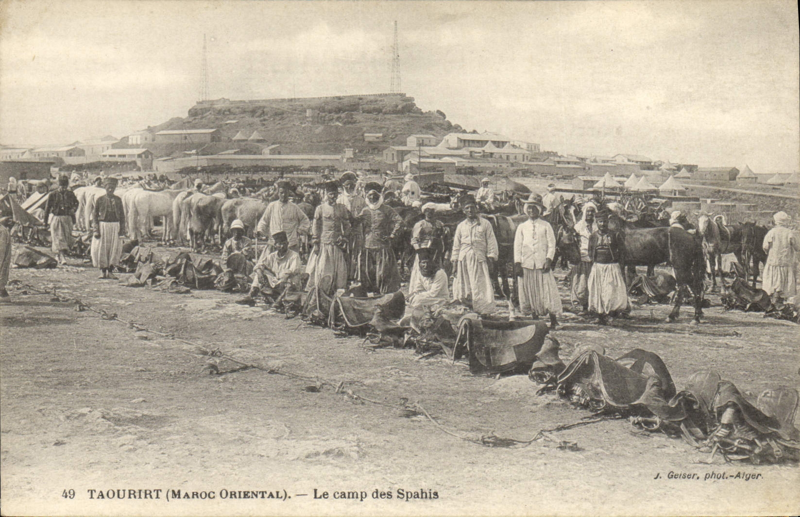 CPA Militaria Taourirt Maroc le camp des Spahis