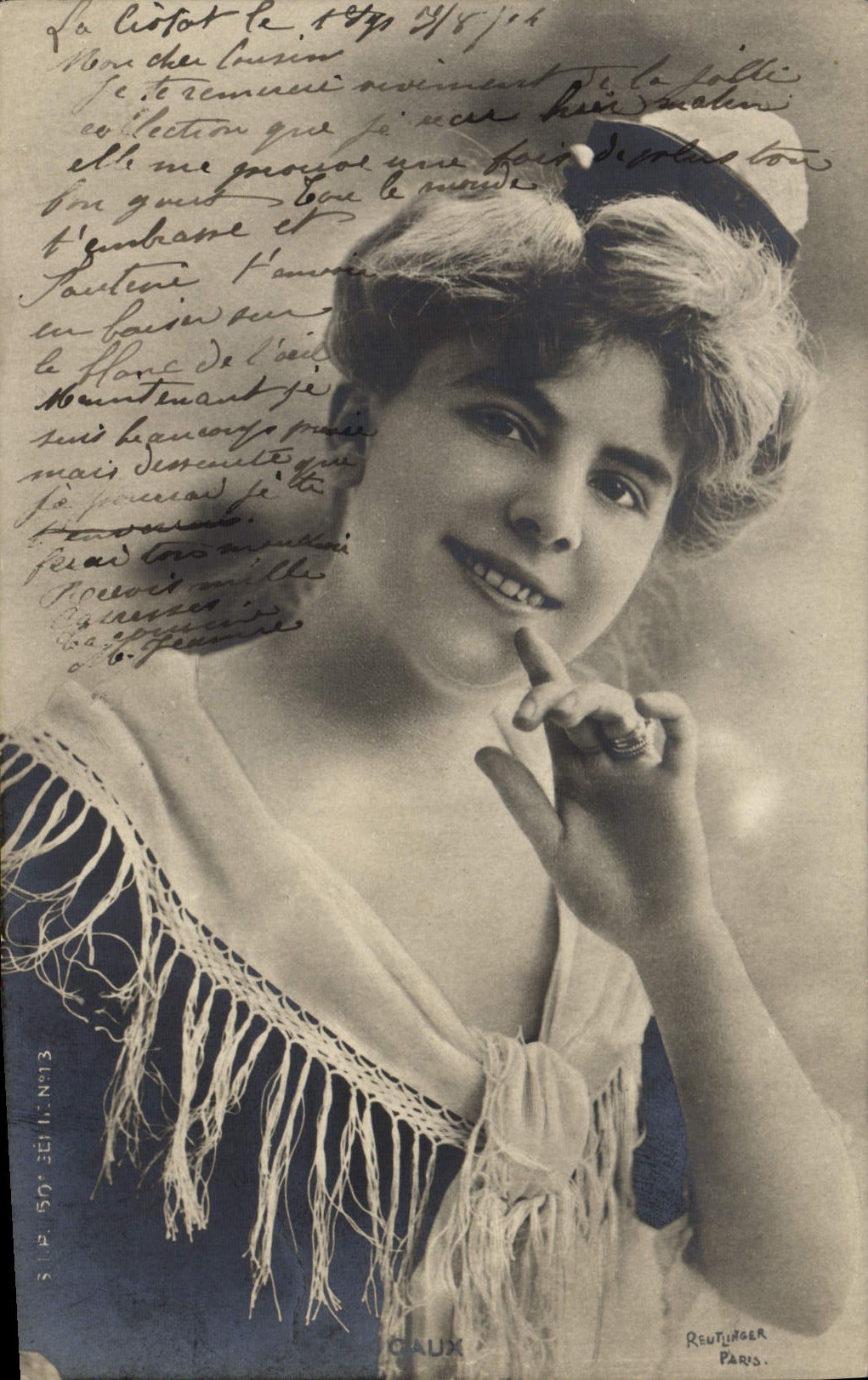Jeune femme souriante — portrait — Reutlinger Paris, n°113