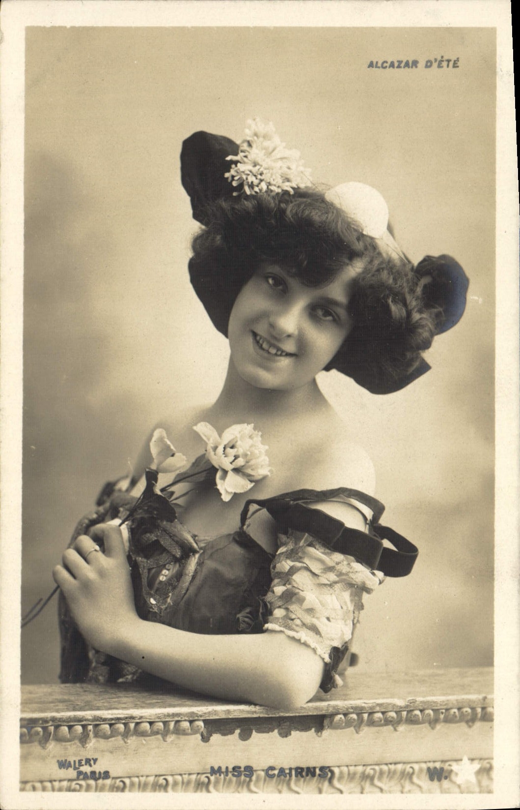 Miss Cairns — Alcazar d'Été — Walery Paris