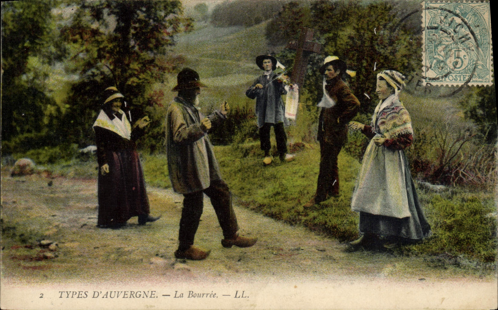 CPA Folklore Auvergne La bourree