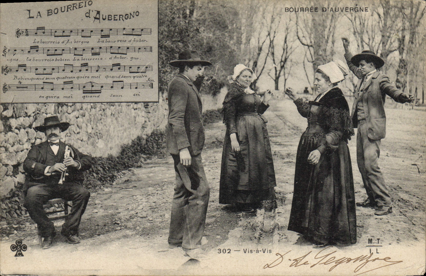 CPA Folklore Auvergne La bourre Vis a Vis