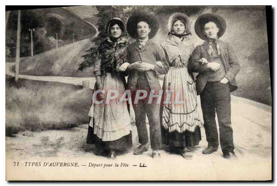 CPA Folklore Auvergne Depart pour la fete