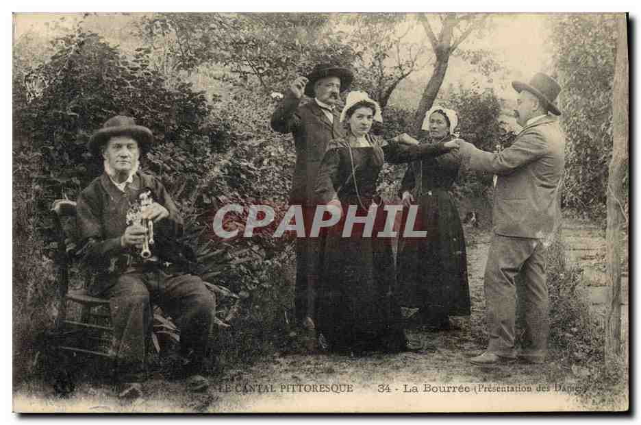 CPA Folklore Auvergne La bourree Presentation des dames