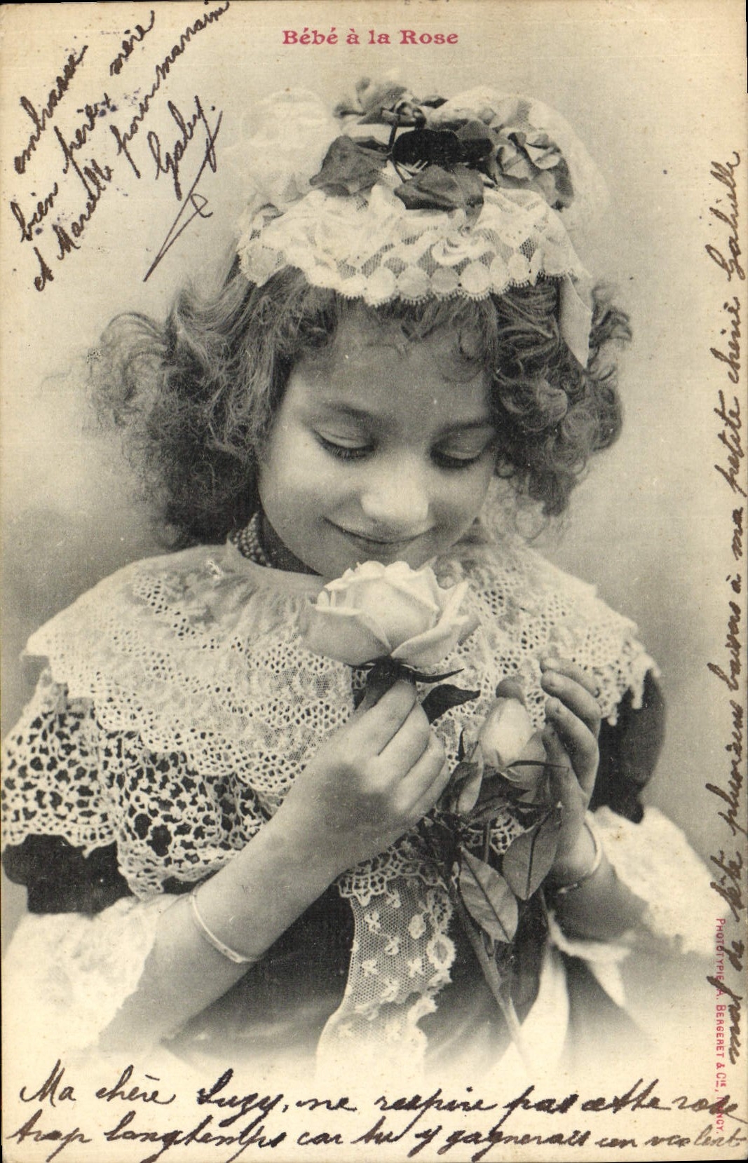 Bébé à la Rose — Photographie de Bébé à la Rose — Photographe Benenet & Cie