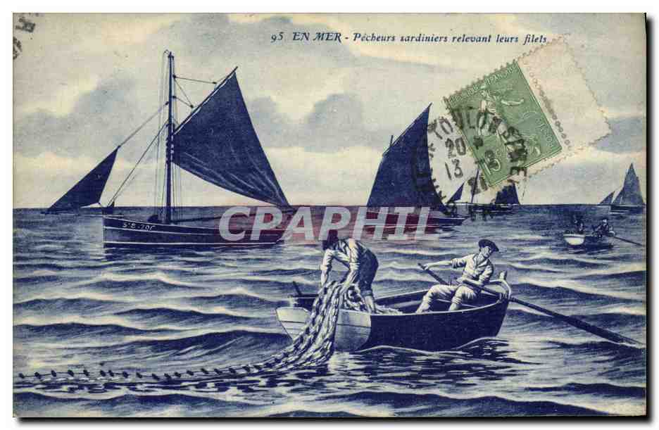 CPA Peche En mer Pecheurs sardiniers relevant leurs filets
