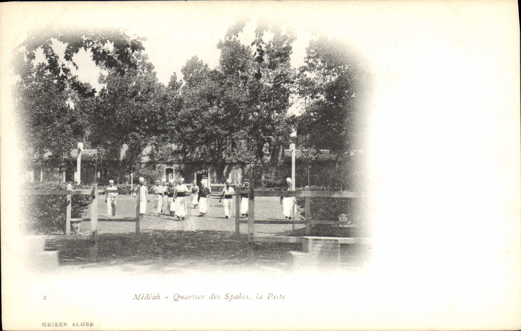 CPA Militaria Medeah Quartier des Spahis La piste