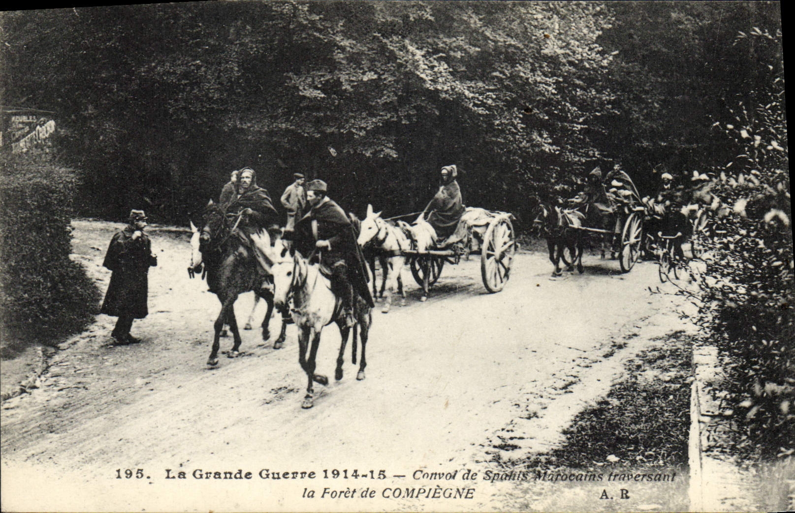 Convoi de Spahis Marocains traversant la Forêt de Compiègne — A.R. n°195