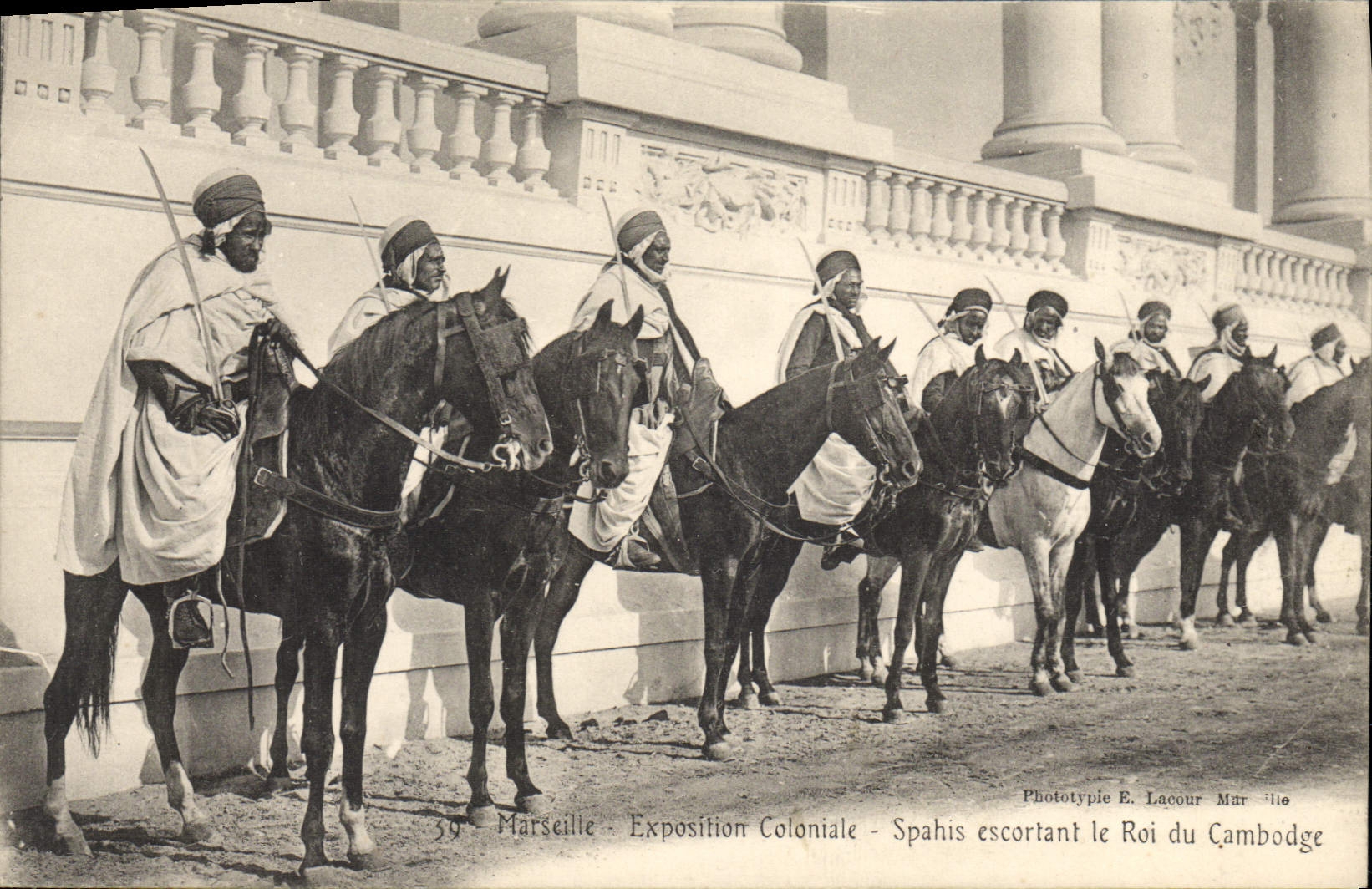 Marseille - Exposition Coloniale - Spahis escortant le Roi du Cambodge — Phototypie E. Lacour Marseille