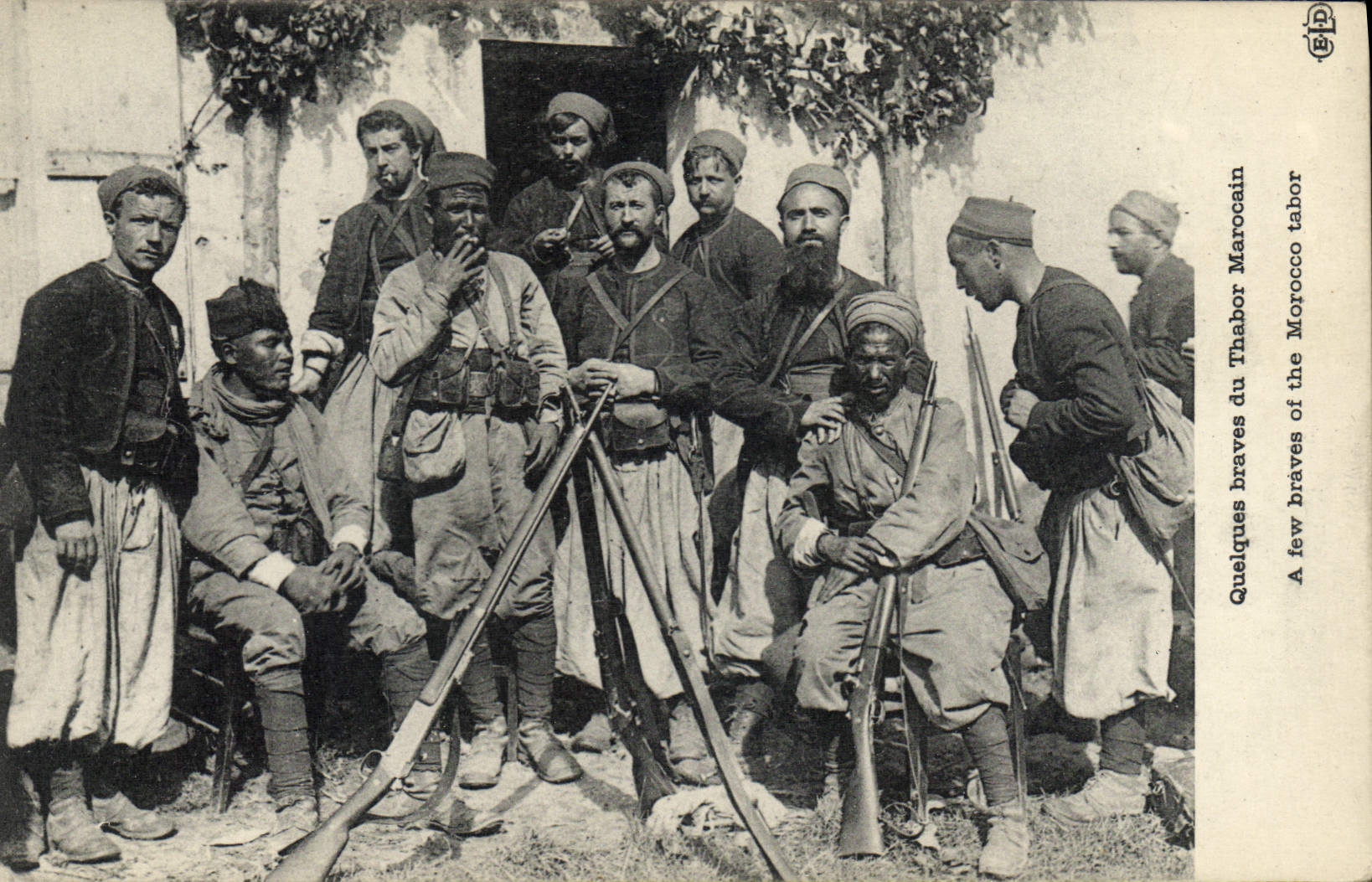CPA Militaria Quelques braves du Thabor marocain