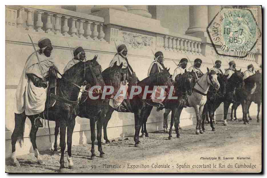 CPA Militaria Marseille Exposition coloniale Spahis escortant le roi du Cambodge