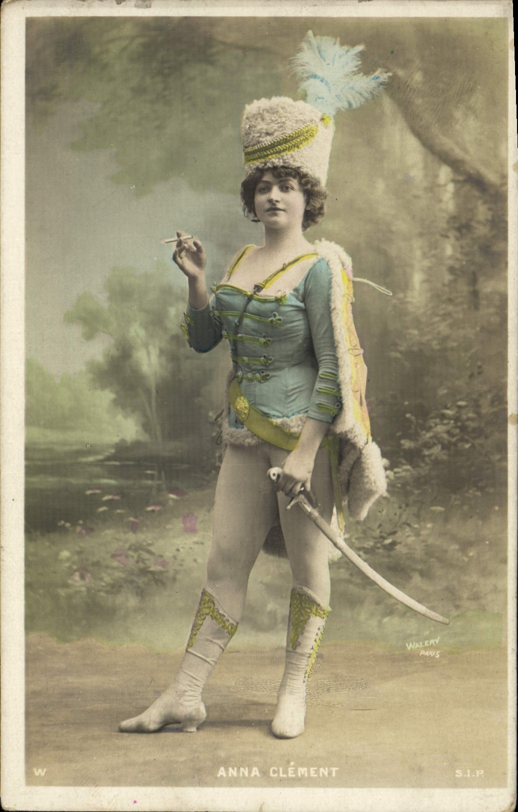 Anna Clément — danseuse en costume militaire — Walery, Paris, S.I.P.