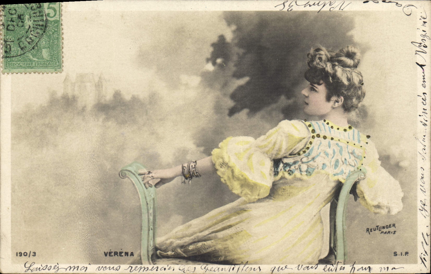 Femme en robe jaune — VÉRÉNA — Reutlinger Paris, n° 190/3