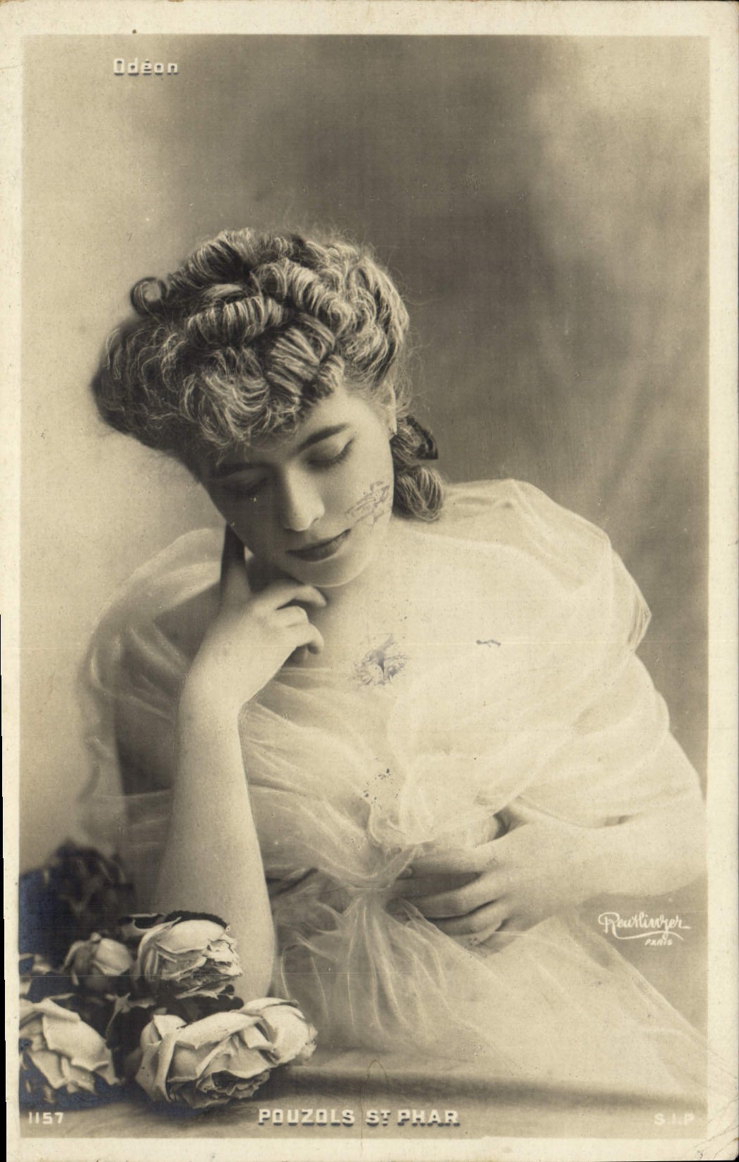Jeune femme en robe légère — studio — Pouzols St Phar, n°1157