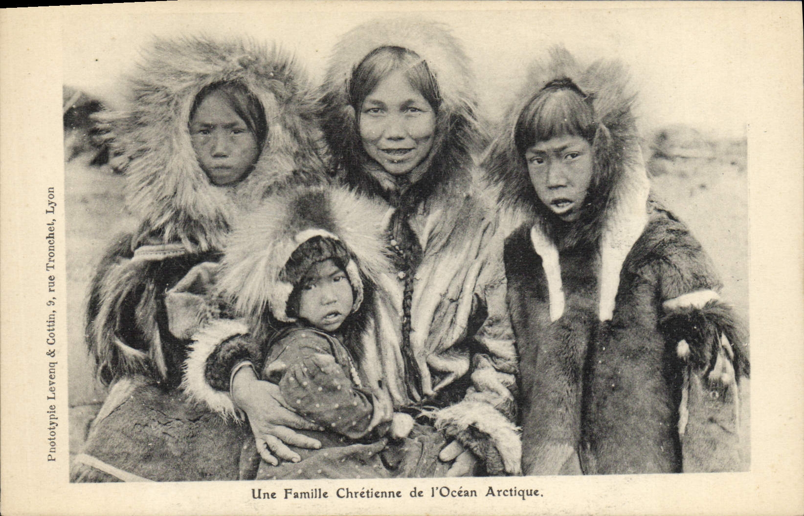 CPA Polaire Une famille chretienne de l'Ocean Arctique