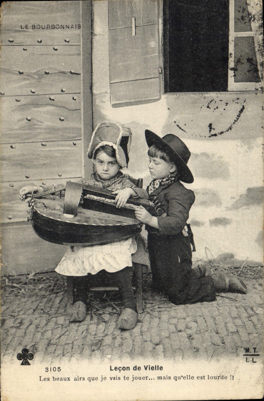 CPA Folklore Le Bourbonnais Lecon de Vielle