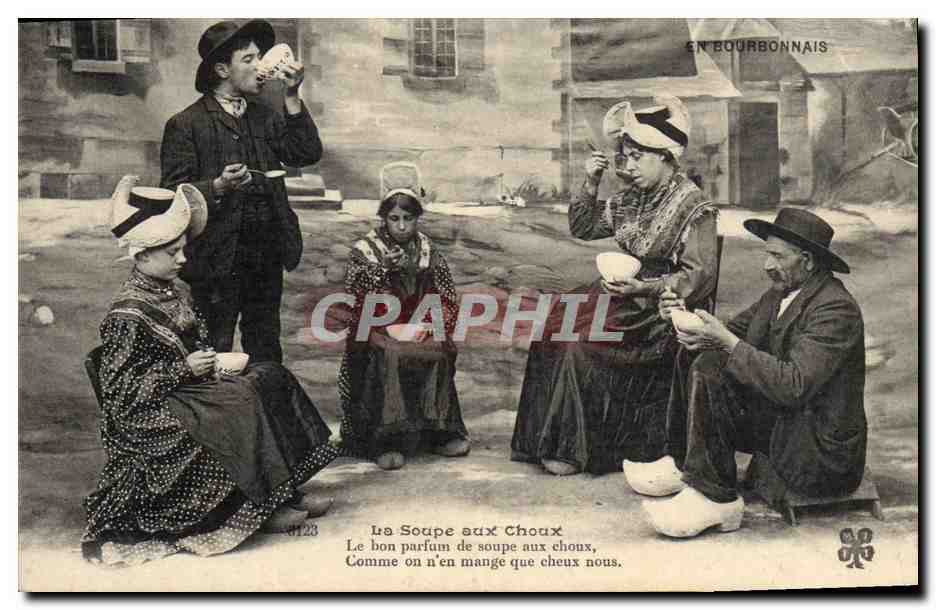 CPA Folklore Auvergne Bourbonnais La soupe aux choux