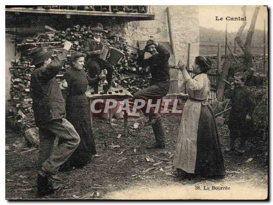 CPA Folklore Auvergne Cantal la bourree