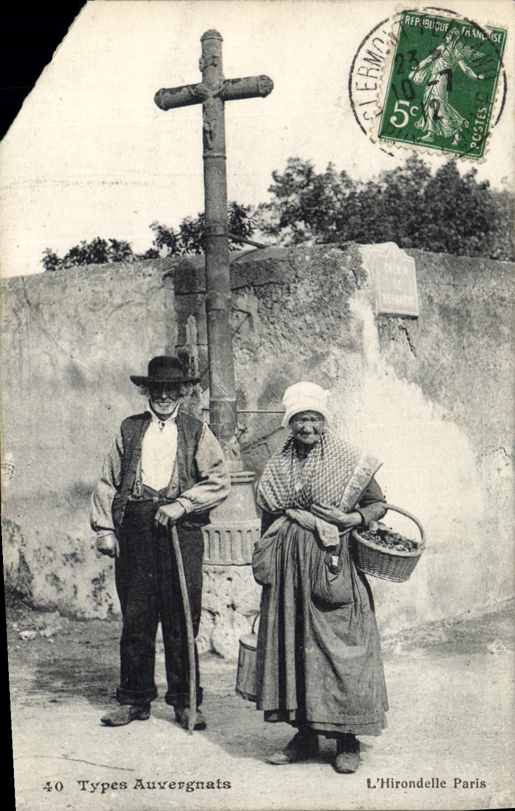 CPA Folklore Auvergne Types Auvergnats