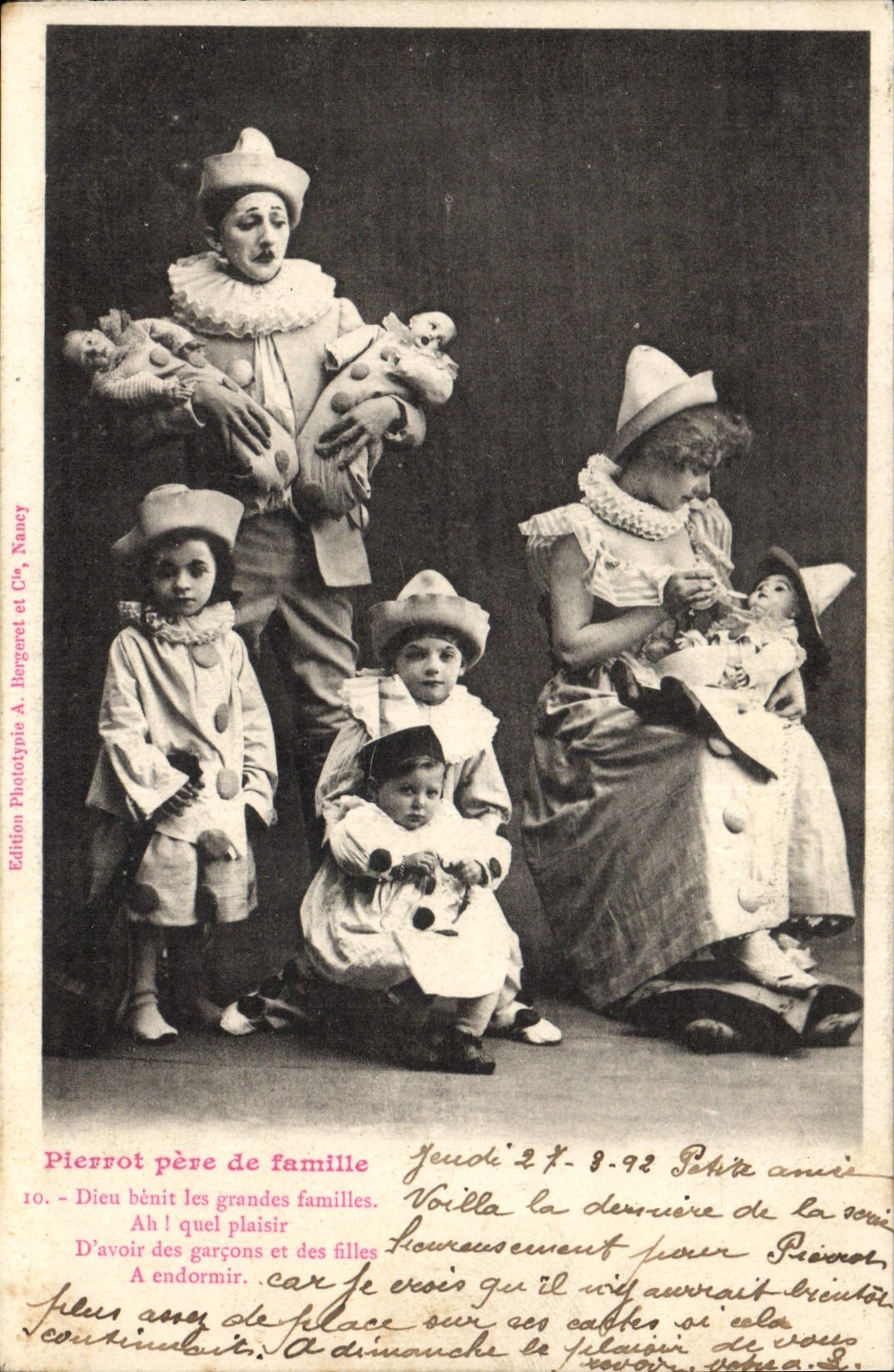 Pierrot père de famille — scène de théâtre — Edition Phototypie A. Bergeret et Cie, Nancy