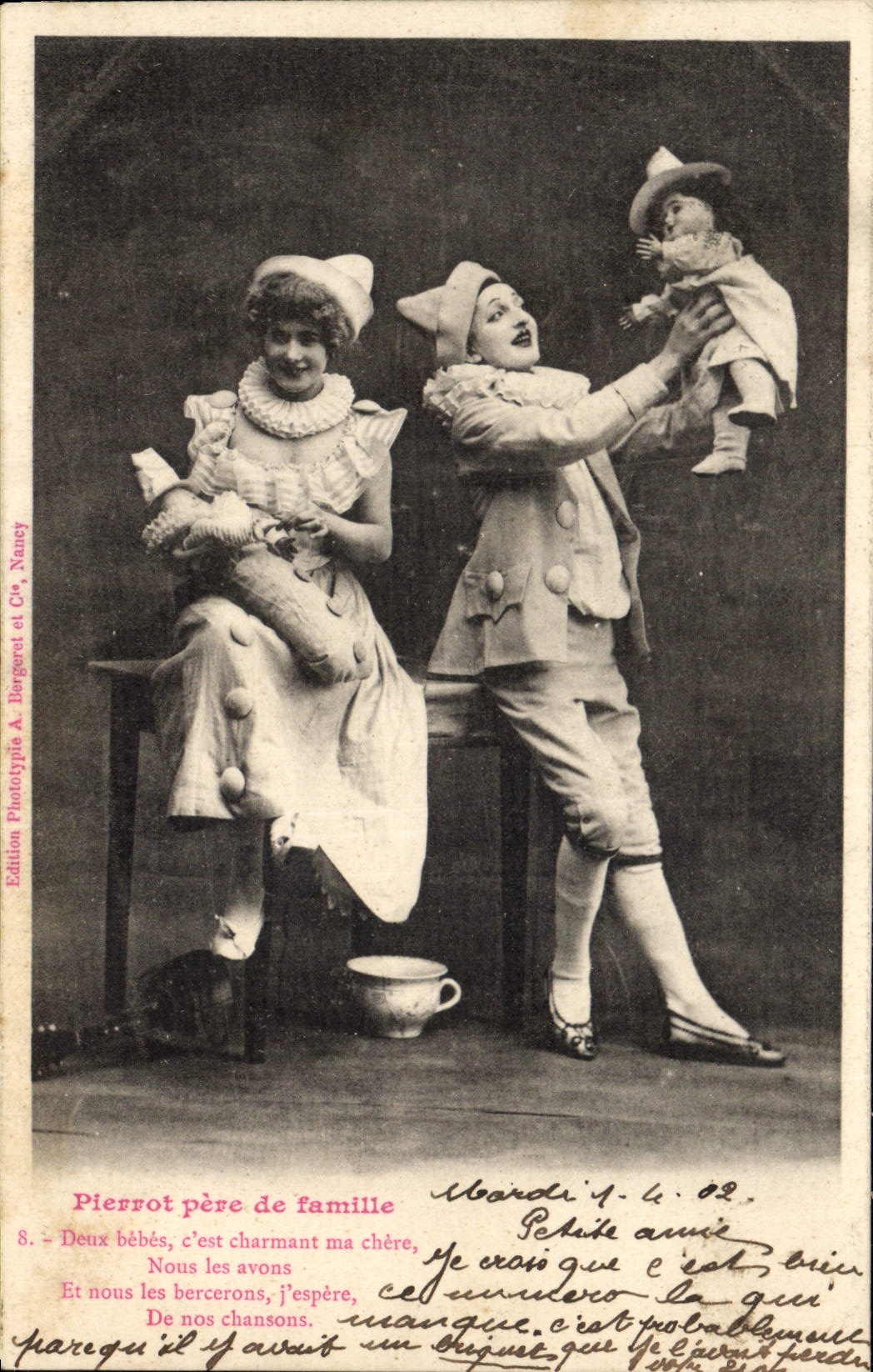 Pierrot père de famille — scène de théâtre — Édition Phototypie A. Bergeret et Cie, Nancy