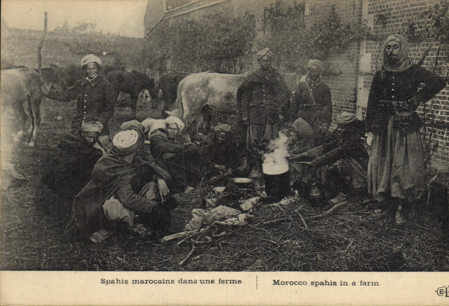 Spahis marocains dans une ferme — Éditeur E.L. (ou E.L. Paris) — N° de série non visible