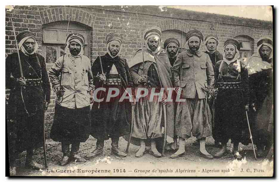 CPA Militaria Groupe de Spahis algeriens