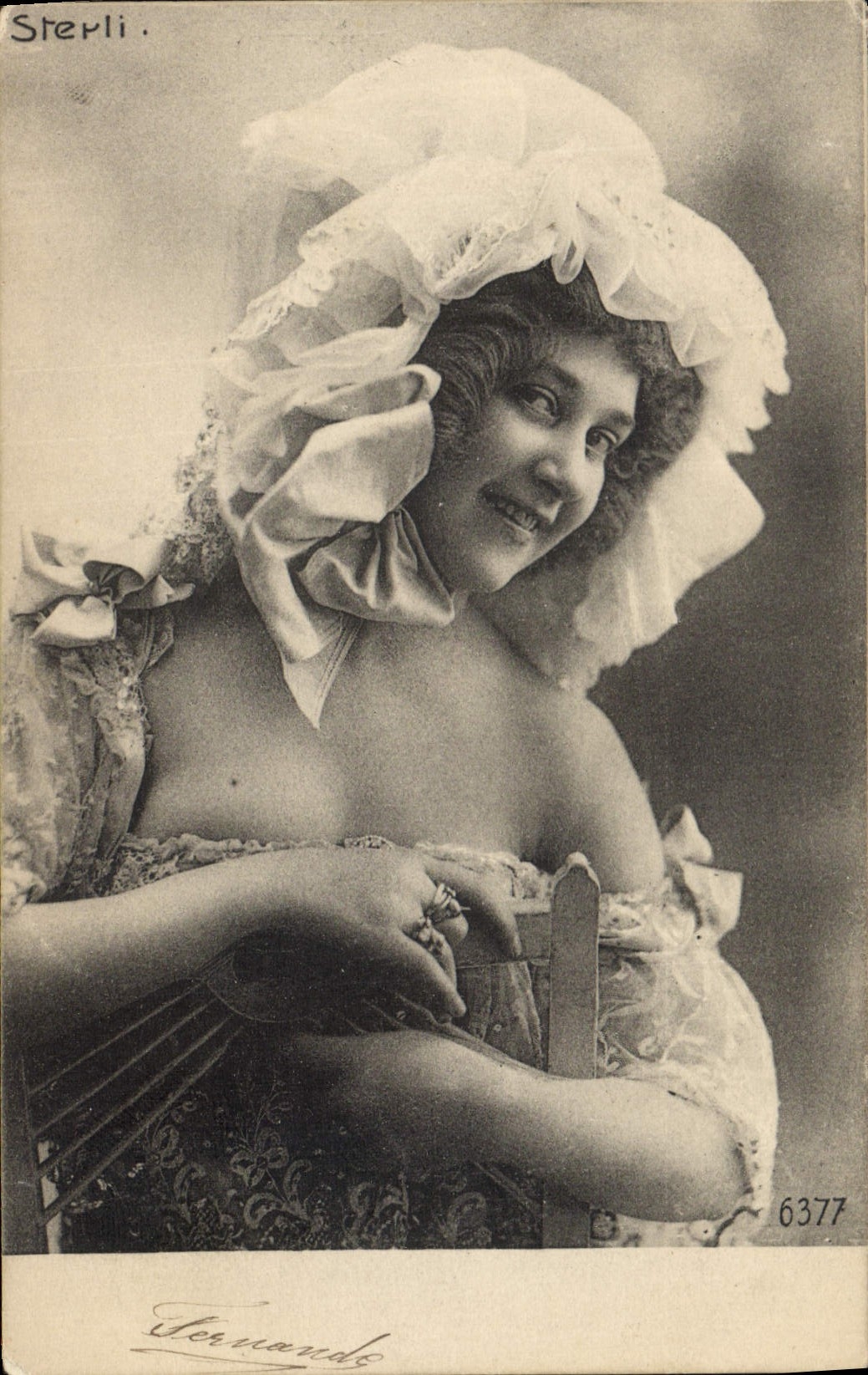 Femme en chapeau à volants — portrait — Sterli, n° 6377