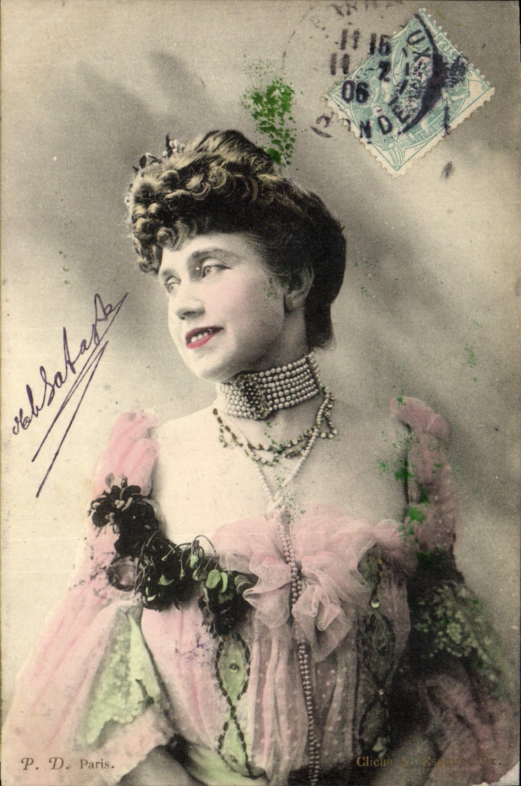 Jeune femme en robe rose — P. D. Paris — Cliché A. Riquier & Cie