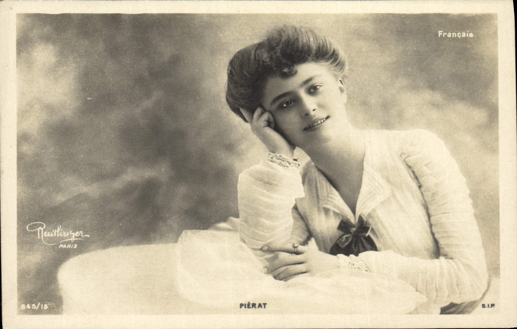 Giovane donna — studio fotografico — Reutlinger, Parigi, n° 845/15