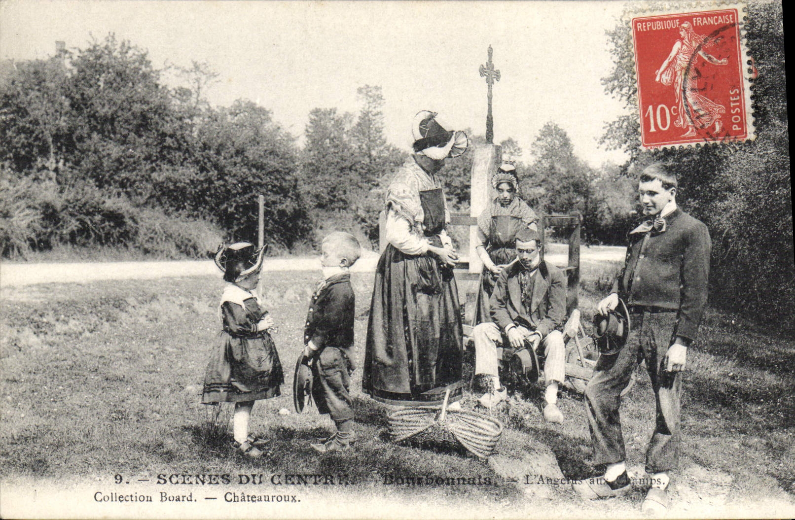CPA Folklore Auvergne Bourbonnais L'Angelus aux champs