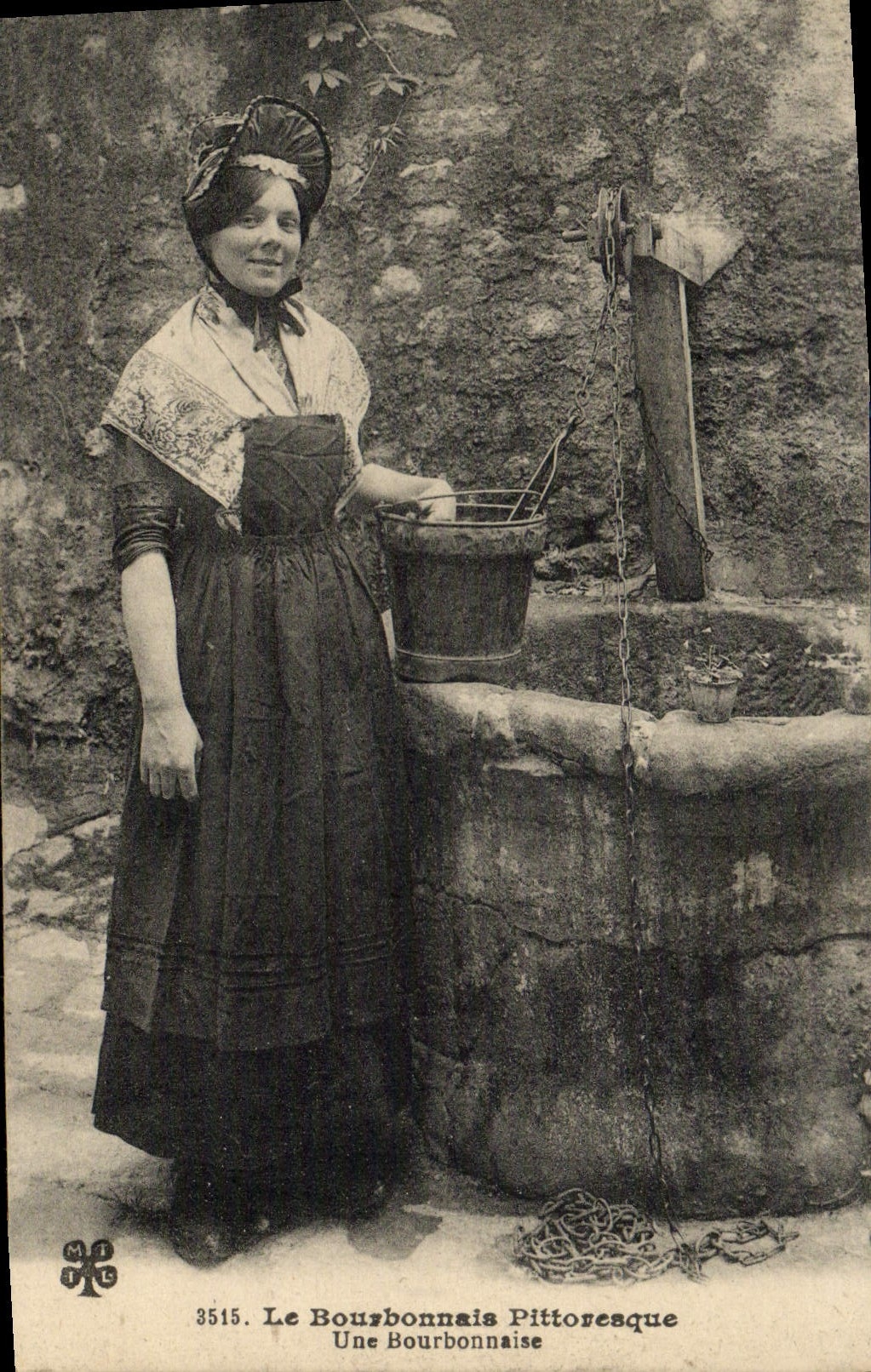 CPA Folklore Auvergne Bourbonnais Une Bourbonnaise