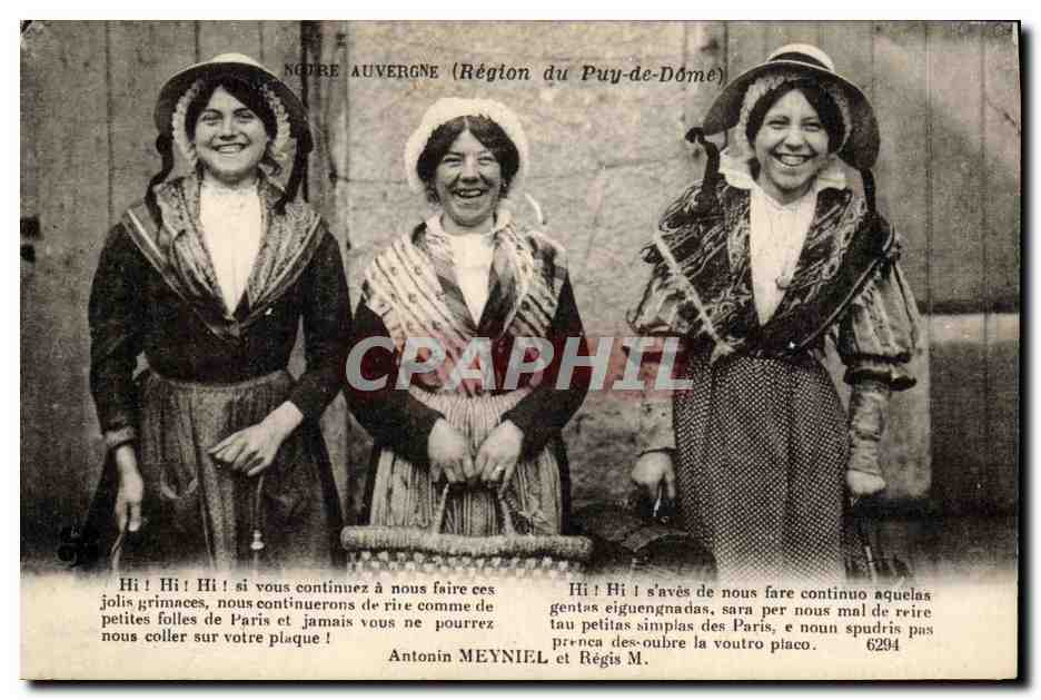 CPA Folklore Auvergne Femmes Region du Puy de Dome