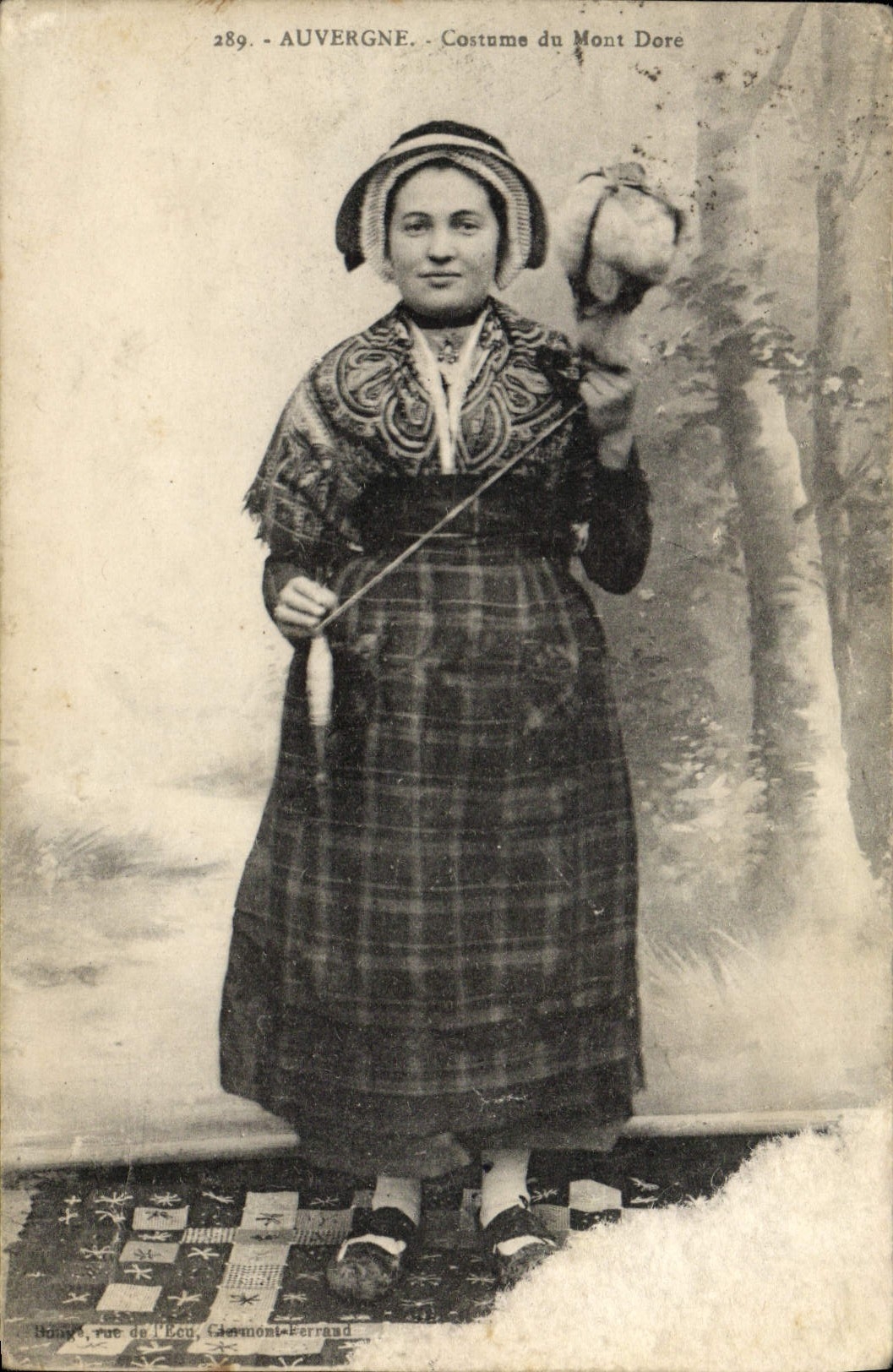 CPA Folklore Auvergne Costume du Mont Dore