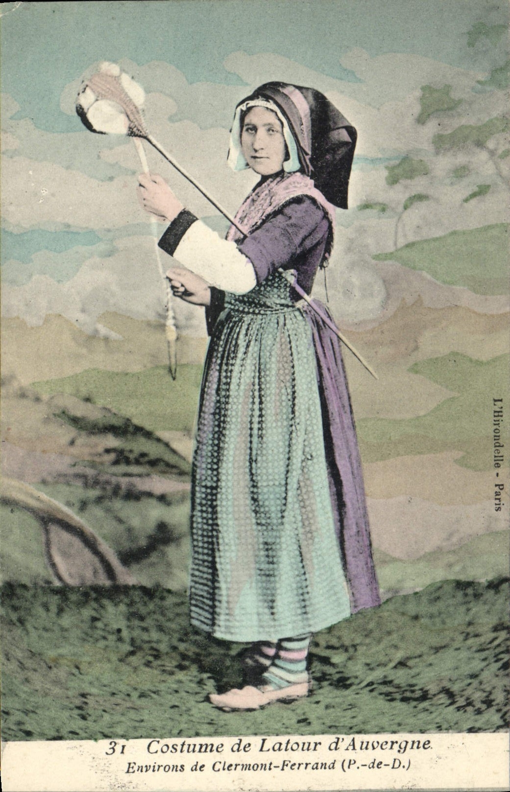 CPA Folklore Auvergne Costume de Latour d'Auvergne Environs de Clermont Ferrand