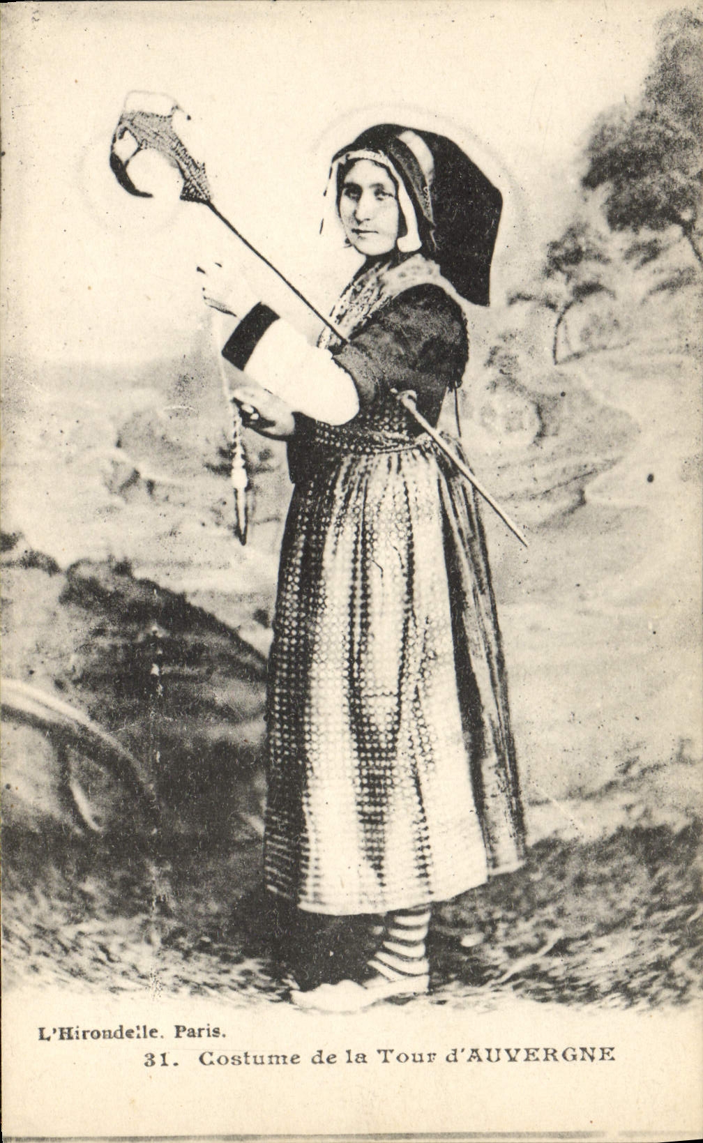 CPA Folklore Auvergne Costume de la Tour d'Auvergne