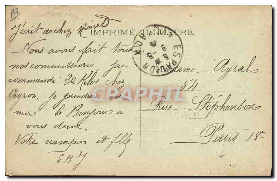 CPA Folklore Auvergne Une fileuse et son favori — Verso