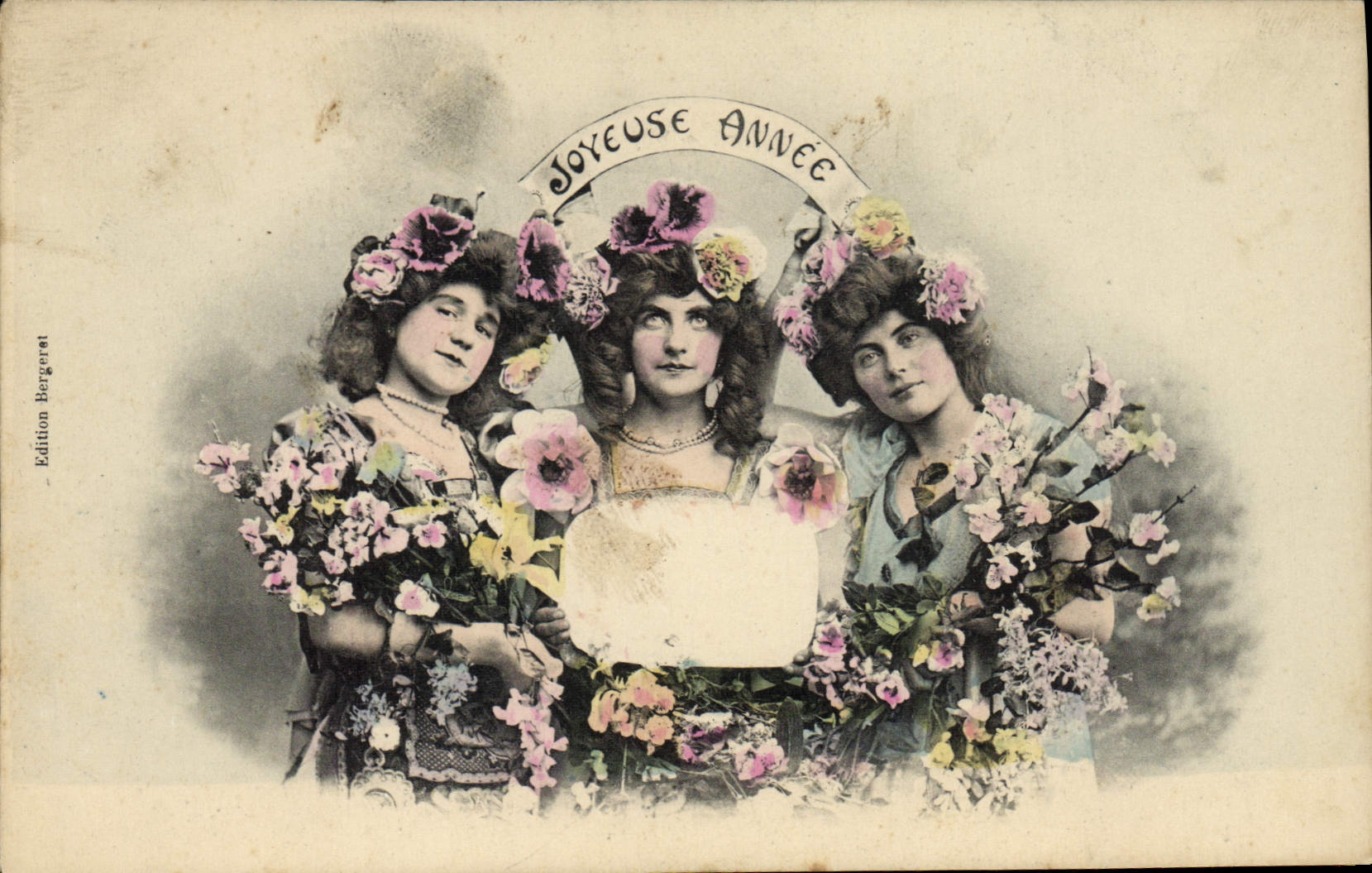 Trois jeunes femmes en couronne de fleurs — Joyeuse Année — Edition Bergeret