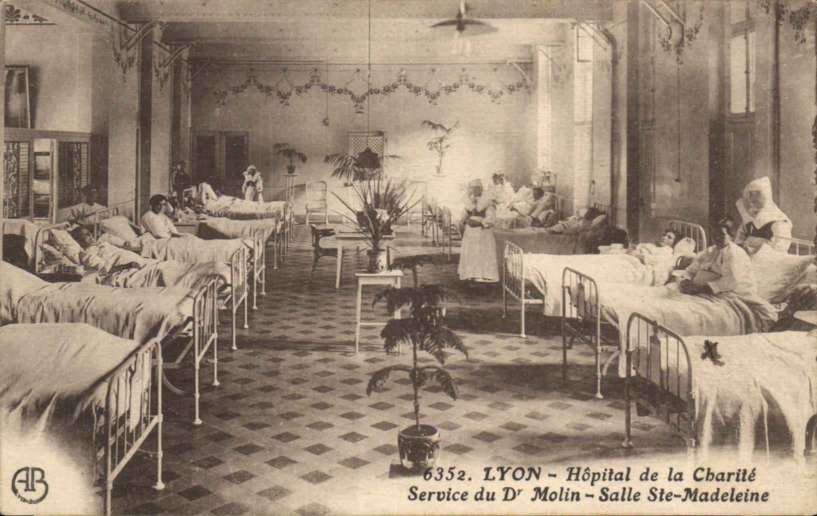 LYON - Hôpital de la Charité - Service du Dr Molin - Salle Ste-Madeleine