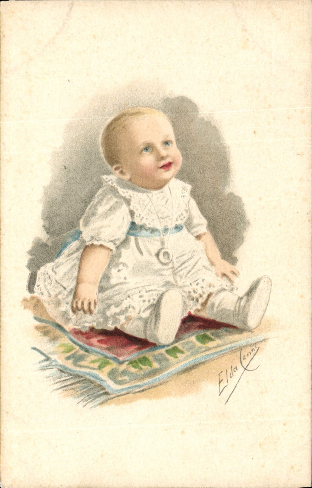 Bébé assis — robe blanche à dentelle — Elda Cenni