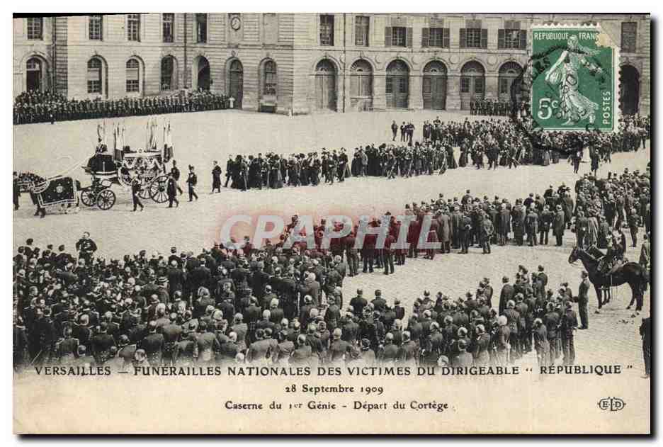 Versailles — Funérailles nationales des victimes du dirigeable « République » — Caserne du 1er Génie — Départ du cortège — Éditeur E.P.D.