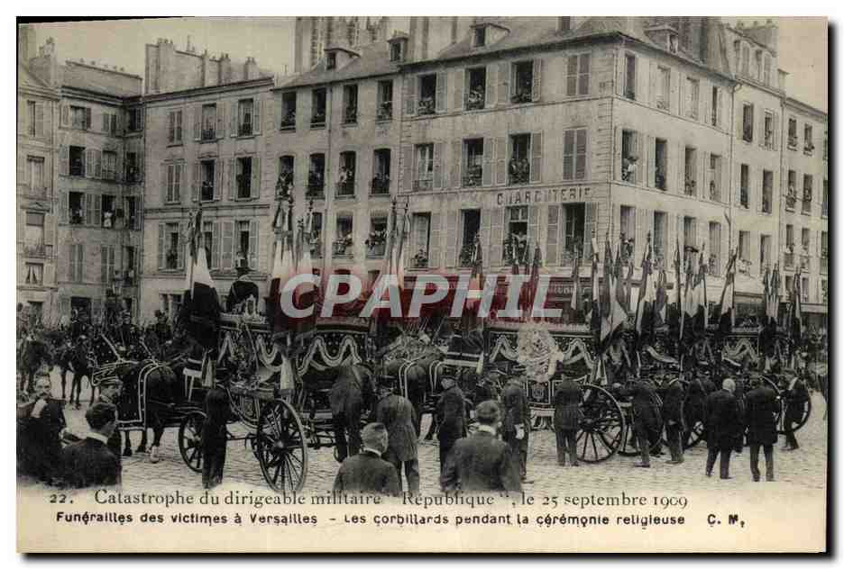 Funérailles des victimes à Versailles — Les corbillards pendant la cérémonie religieuse — Catastrophe du dirigeable militaire 'République', le 25 septembre 1909 — C. N°