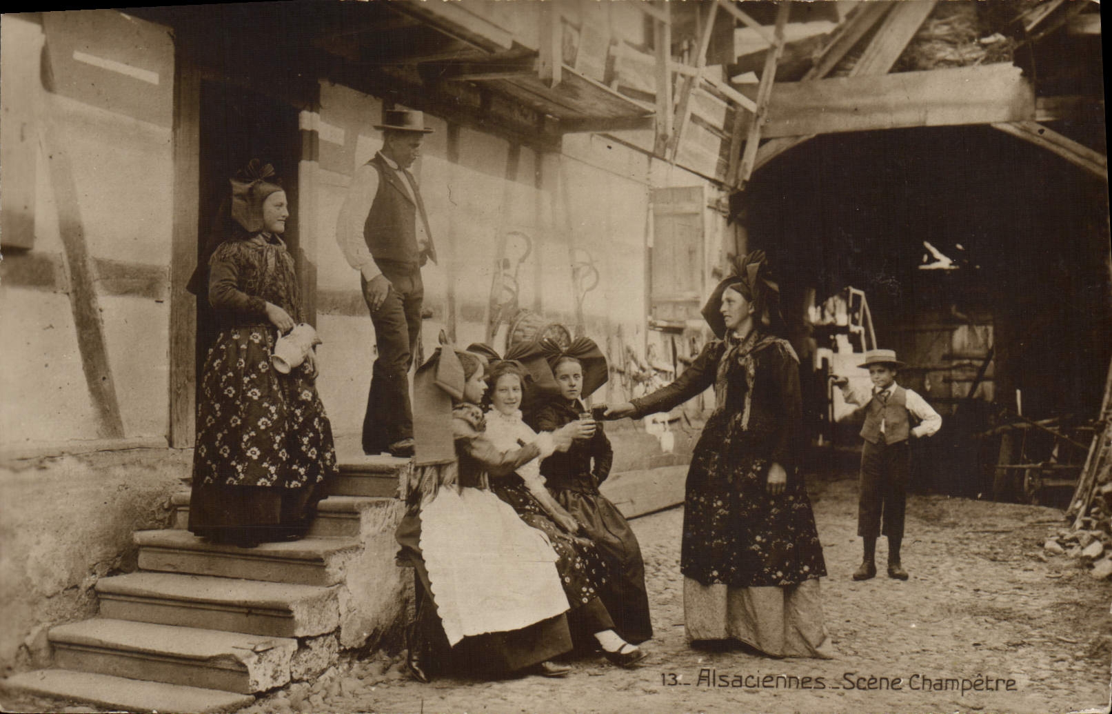 CPA Folklore Alsace Alsaciennes Scene champetre
