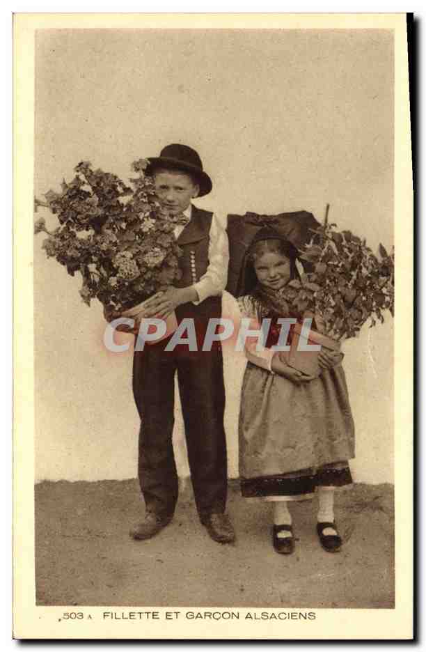 CPA Folklore Alsace Fillette et garcon alsaciens